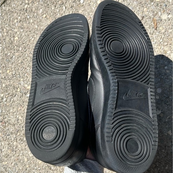 [14] Nike Men’s Ebernon Low Triple Black Sneaker Skate Shoe EUC - Picture 6 of 9